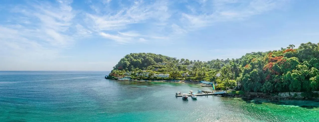 Курортный комплекс Round Hill Hotel & Villas Бухта Монтего